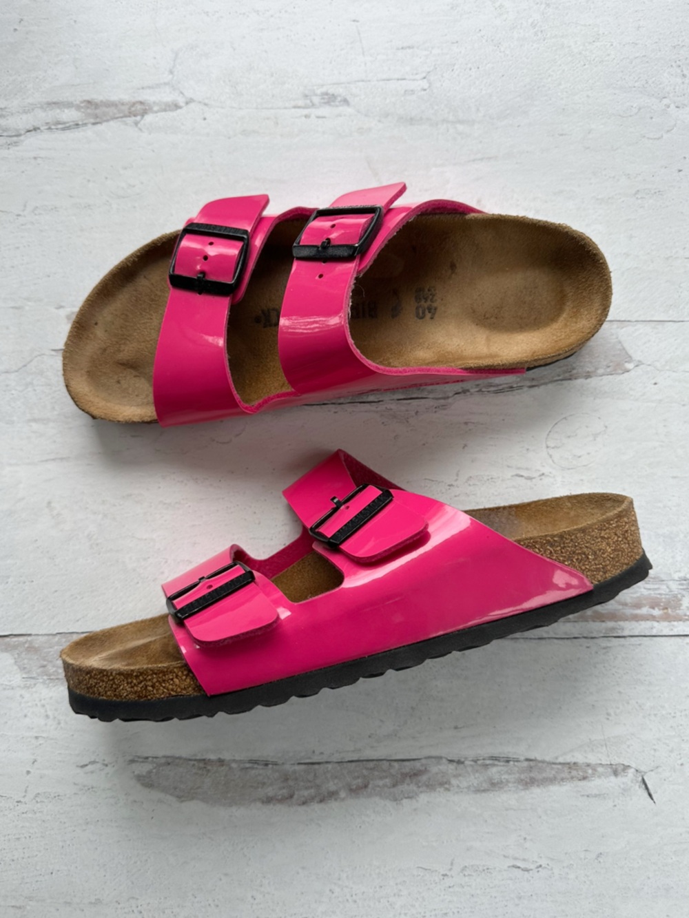 Birkenstock • Arizona Patent Pink Sandals Sz 40 - Picture 4 of 11